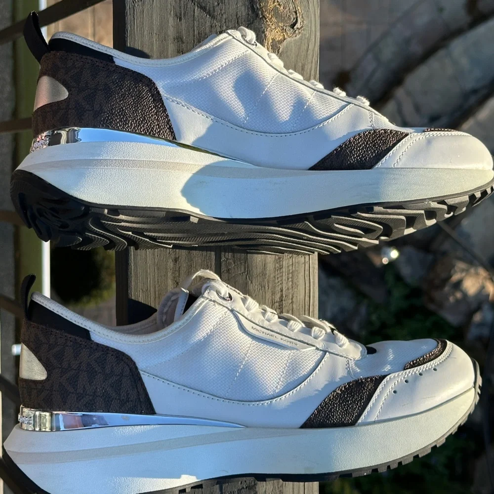 NEW Michael Kors White Casual Sneaker - Size US Womens 9.5